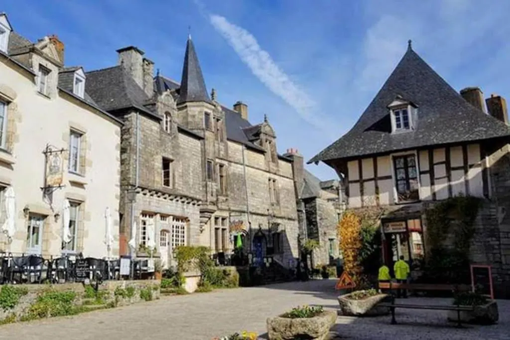Grand T2 Centre-Ville, Calme, Lumineux Et Spacieux, 1 Chambre, 1 A 5 Pers, Climatisation, Wifi, Parking Libre Et Gratuit 0*, Lorient Francja