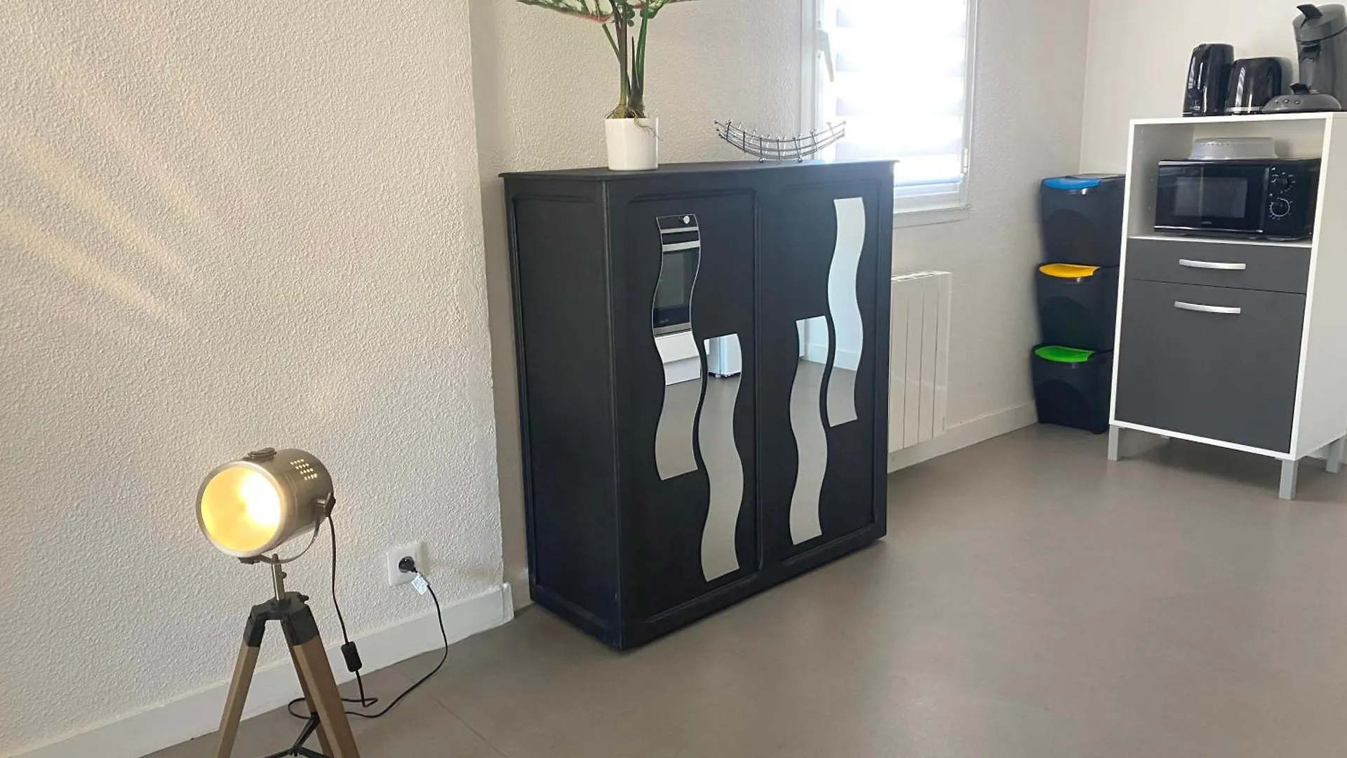 Grand T2 Centre-Ville, Calme, Lumineux Et Spacieux, 1 Chambre, 1 A 5 Pers, Climatisation, Wifi, Parking Libre Et Gratuit 0*, Lorient Francja