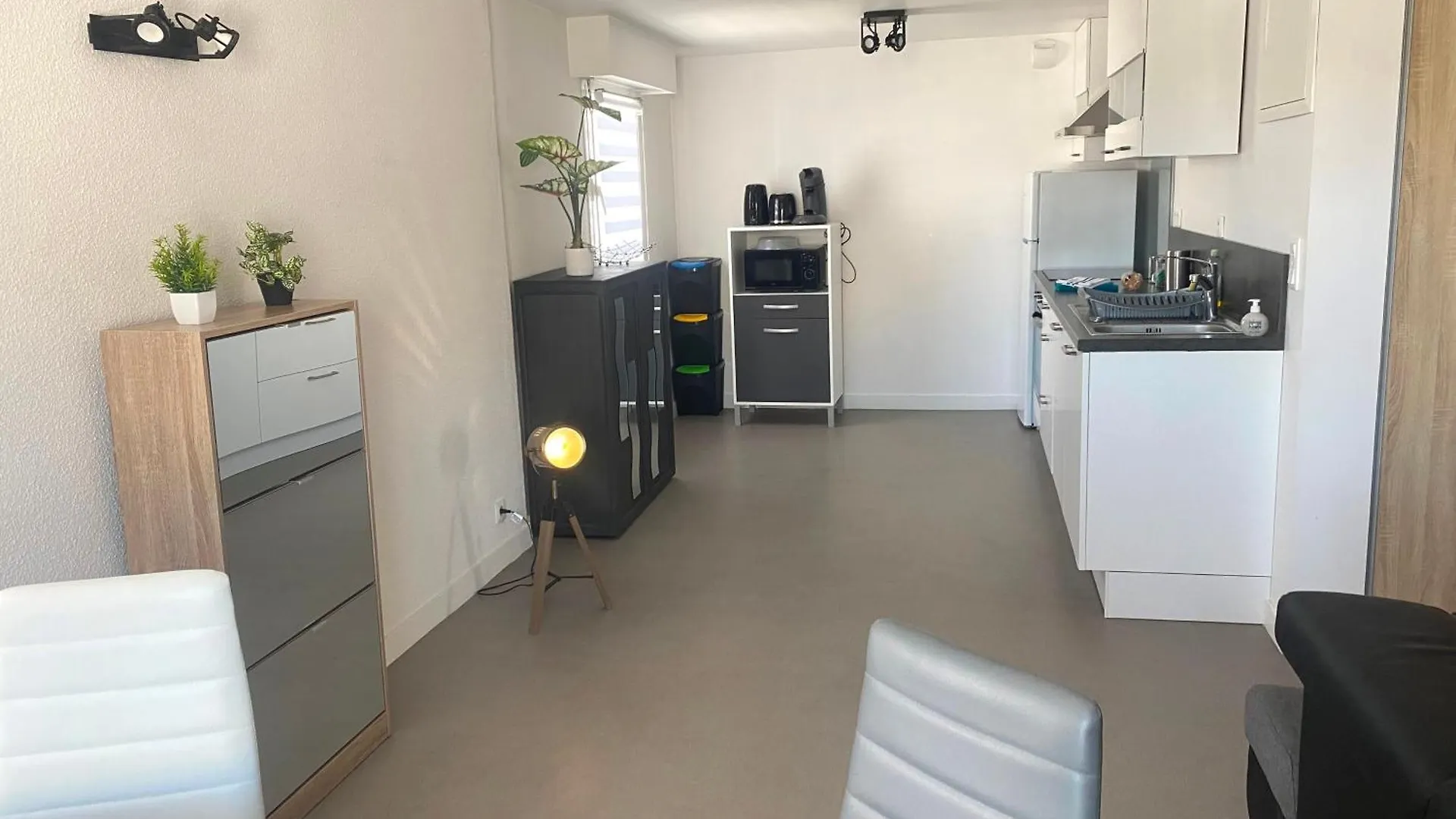 Grand T2 Centre-Ville, Calme, Lumineux Et Spacieux, 1 Chambre, 1 A 5 Pers, Climatisation, Wifi, Parking Libre Et Gratuit Apartament