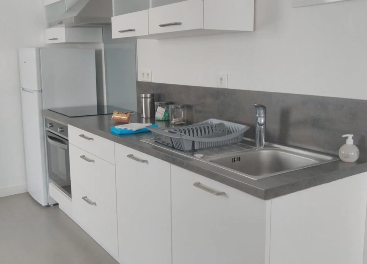 Grand T2 Centre-Ville, Calme, Lumineux Et Spacieux, 1 Chambre, 1 A 5 Pers, Climatisation, Wifi, Parking Libre Et Gratuit 0*, Lorient