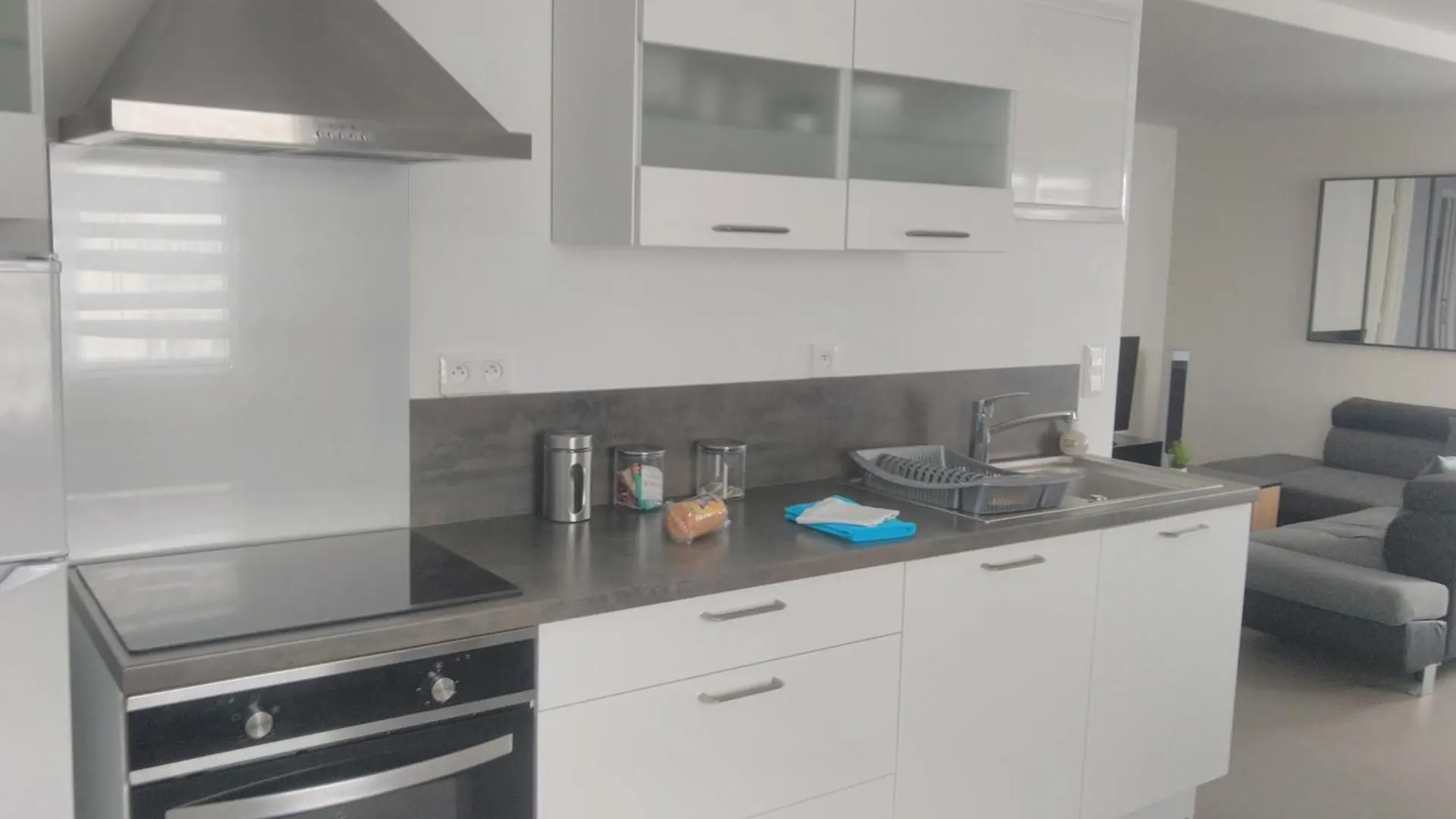 Apartament Grand T2 Centre-Ville, Calme, Lumineux Et Spacieux, 1 Chambre, 1 A 5 Pers, Climatisation, Wifi, Parking Libre Et Gratuit