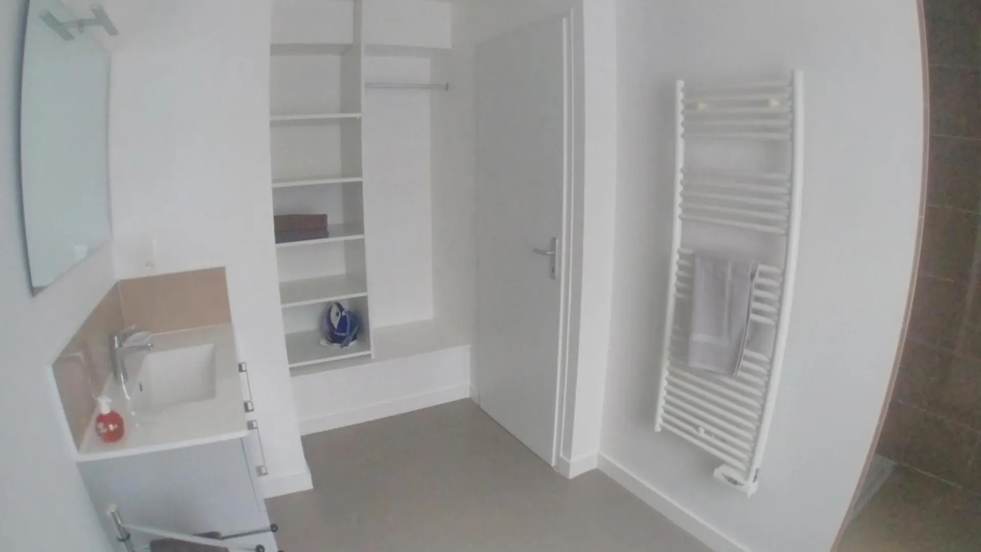 Apartament Grand T2 Centre-Ville, Calme, Lumineux Et Spacieux, 1 Chambre, 1 A 5 Pers, Climatisation, Wifi, Parking Libre Et Gratuit